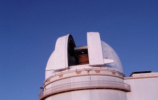 Robot Laser Turns Aging Maunakea Telescope Into Night‑Sky Sharpshooter