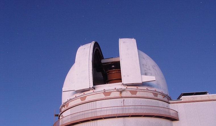 Robot Laser Turns Aging Maunakea Telescope Into Night‑Sky Sharpshooter