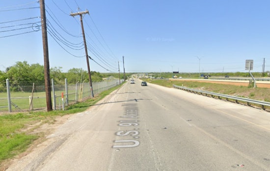 San Antonio Pedestrian Killed On Highway 90, SAPD Investigating