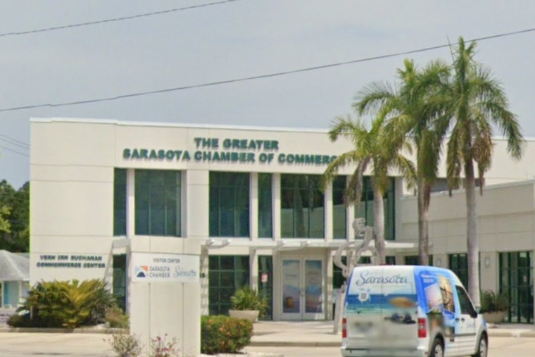 Sarasota Downtown Black Friday Extravaganza Offers Free Parking Extended Hours and Festive Fun
