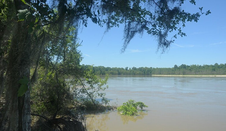 Search Intensifies for Heroic Father Missing After Tragic Kayaking Incident on Trinity River