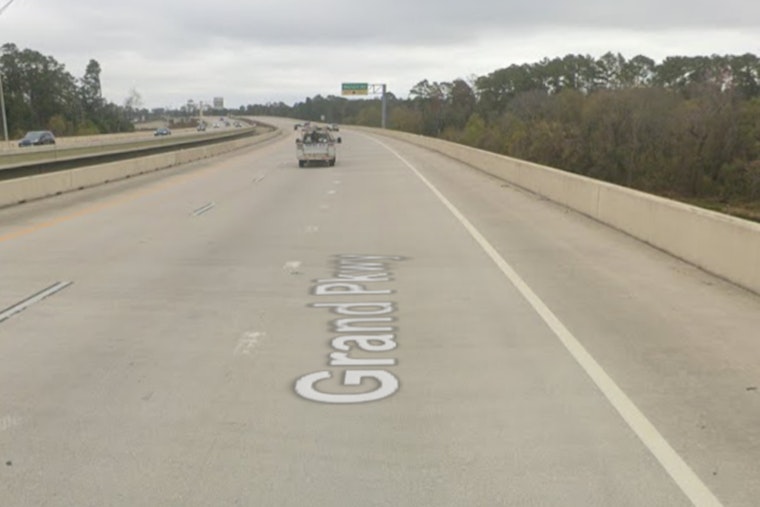 Seconds To Spare As Fort Bend Deputy Drags Woman From Grand Parkway Ledge