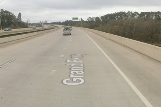 Seconds To Spare As Fort Bend Deputy Drags Woman From Grand Parkway Ledge