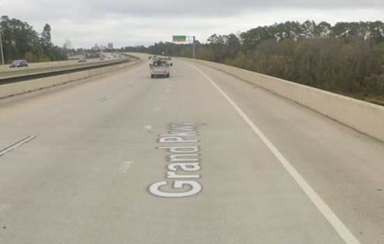 Seconds To Spare As Fort Bend Deputy Drags Woman From Grand Parkway Ledge