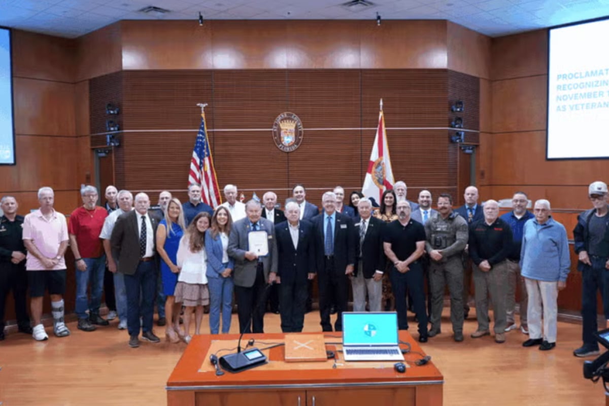 Conselho do Condado de St. Johns Honra Veteranos com Proclamação do Dia dos Veteranos