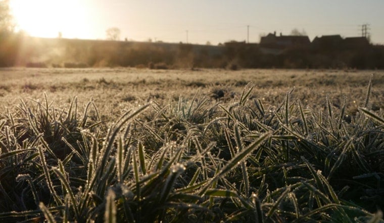 St. Louis Residents Bundle Up for Frosty Mornings, Warmer Afternoons Ahead According to NWS Forecast