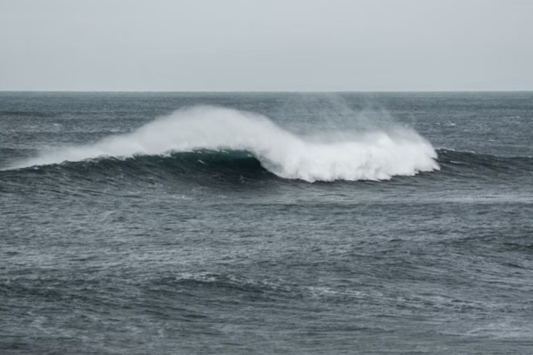 Trades Roar, East Shores Slammed, Maui And Big Island On Alert
