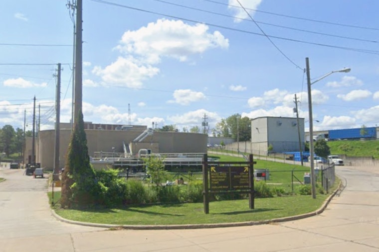 Traffic Disruption in Rocky River as Fallen Streetlight Blocks Lake Rd Near Bradstreet's Landing