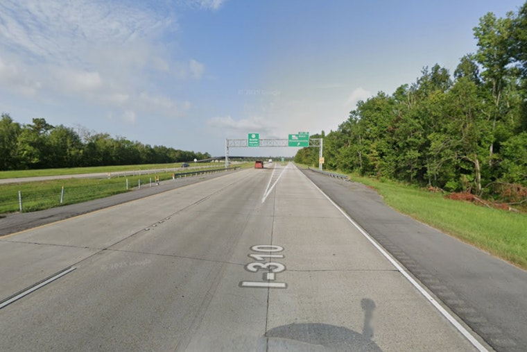 Traffic Resumes on I-310 South After Overturned Dump Truck Cleared Near LA 3127 Exit