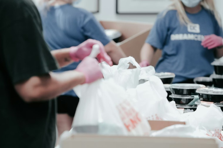 West Park and Pembroke Park Unite to Provide Thanksgiving Meals Amid Tough Times