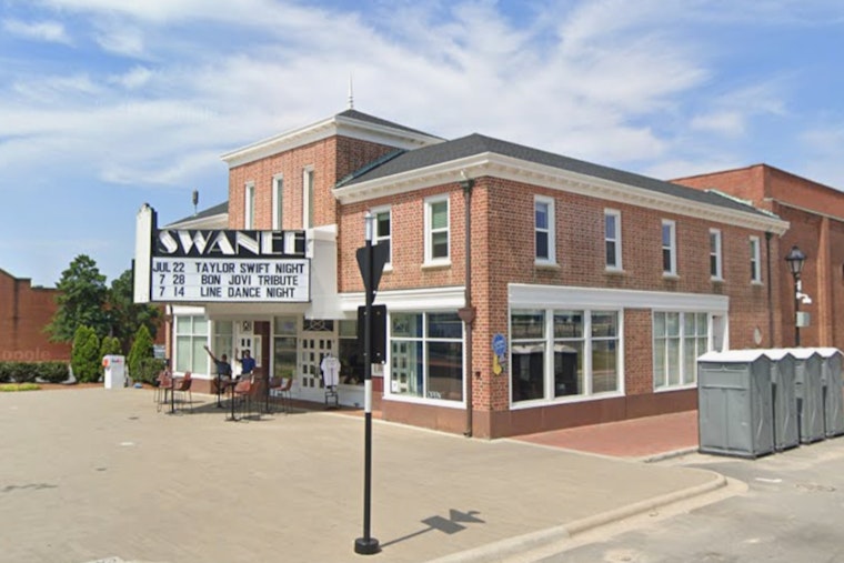 All Aboard the Festive Rails as Atlantic Coast S Gaugers' Model Train Display Returns to Kannapolis' Swanee Theatre