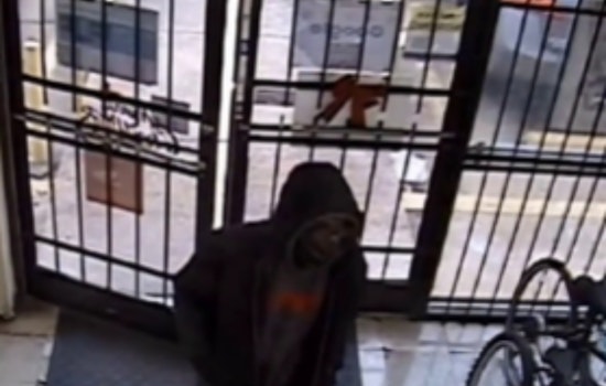 Armed Suspect on the Loose After Daylight Robbery at EZ Pawn in Memphis