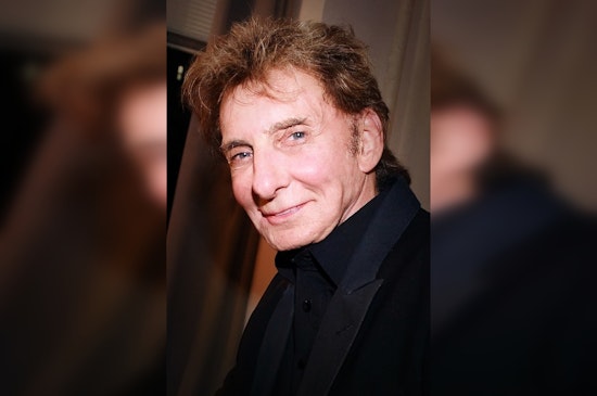 Barry Manilow Diagnosed with Lung Cancer, Postpones Shows for Surgery and Recovery