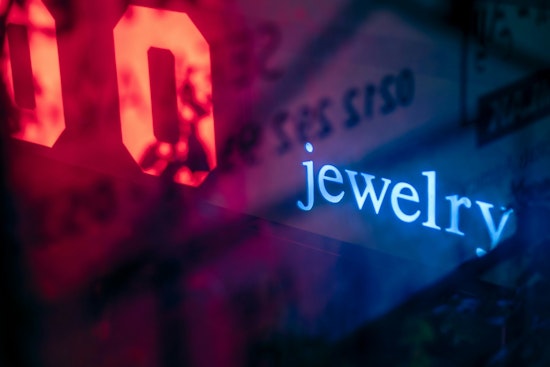 Bellevue Police Warn of Rising Jewelry Thefts Exploiting Resident Kindness