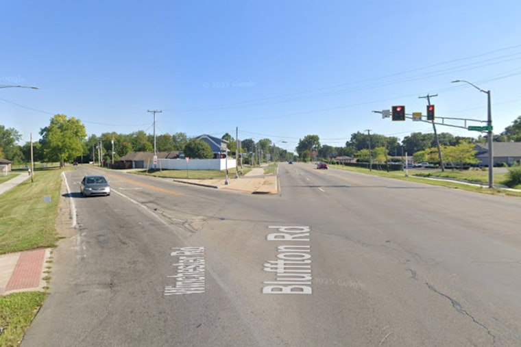 Bicyclist in Critical Condition After Collision with Truck in Fort Wayne, Police Investigating