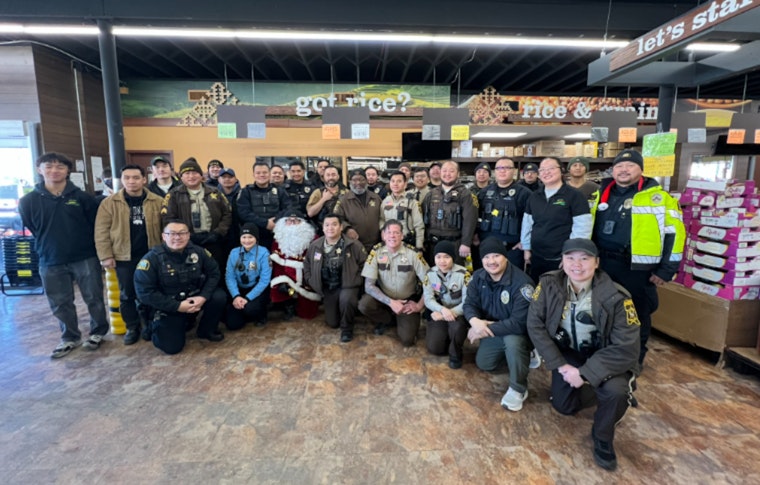 Blaine Police and MN Asian Peace Officers Association Spread Holiday