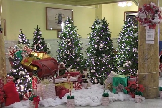 Boone County Courthouse Hosts Christmas Wreath Contest to Benefit Local Charities