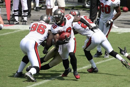 Buccaneers Triumph Over Cardinals 20-17, Snap Losing Streak to Stay Atop NFC South