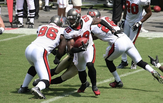 Buccaneers Triumph Over Cardinals 20-17, Snap Losing Streak to Stay Atop NFC South