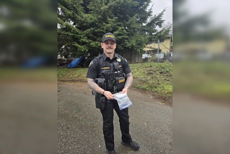 Burien Deputy Praised for Swiftly Reuniting Resident with Lost Wallet Before Any Harm Done