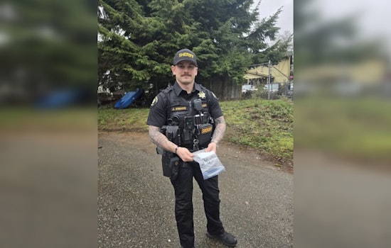 Burien Deputy Praised for Swiftly Reuniting Resident with Lost Wallet Before Any Harm Done