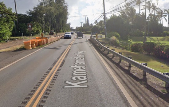 Bus Smashes Pole, Shuts Kamehameha Highway At Turtle Bay
