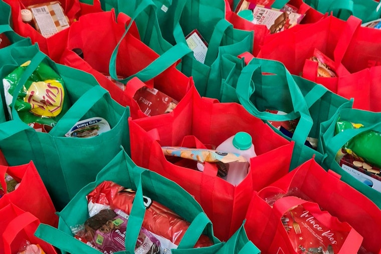Chicago Students Embrace Holiday Spirit with Service, Delivering Joy to Underserved Families in Bronzeville