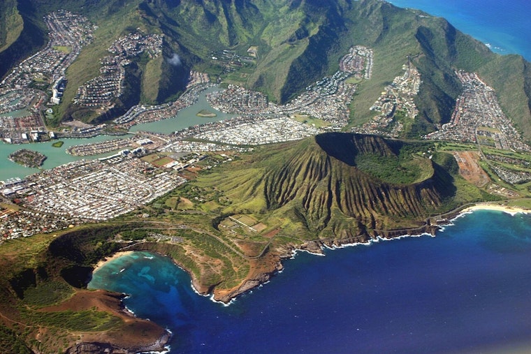 Christmas Cliffhanger On Koko Head As Air 1 Snags Stranded Hiker
