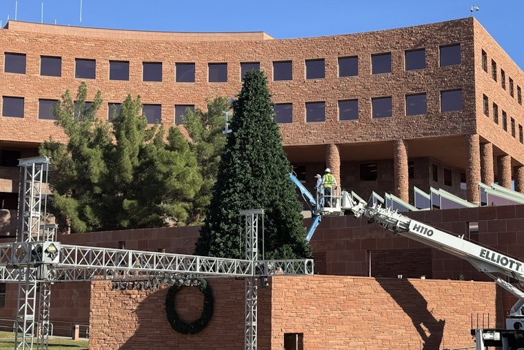 Clark County Community Gathers for Dazzling Annual Holiday Tree Lighting Ceremony