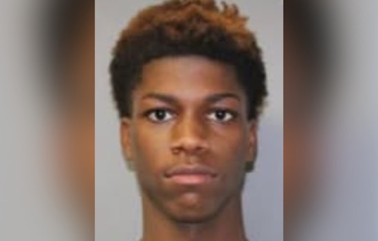 Dallas Police Seek Public's Help in Locating Suspect Kamarian Lebon White for Aggravated Robbery