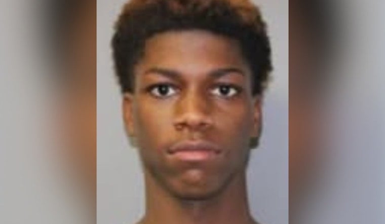 Dallas Police Seek Public's Help in Locating Suspect Kamarian Lebon White for Aggravated Robbery