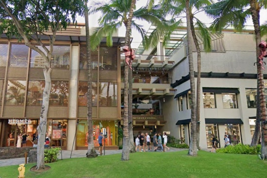 Dean and DeLuca Turns Waikiki Into Holiday Carb Central