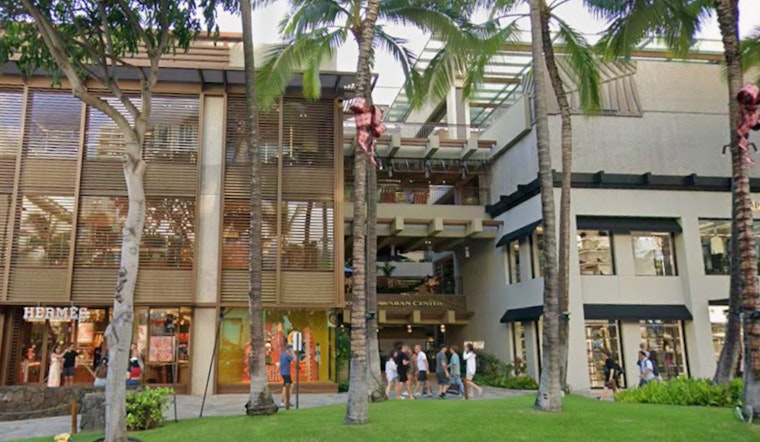Dean and DeLuca Turns Waikiki Into Holiday Carb Central