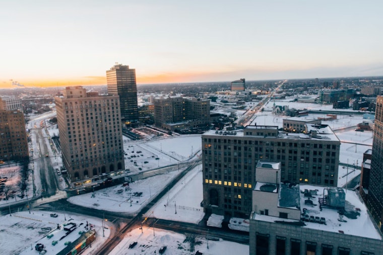 Detroit Braces for Chilly Weekend with Sub-Zero Wind Chills, Possible Snow Showers
