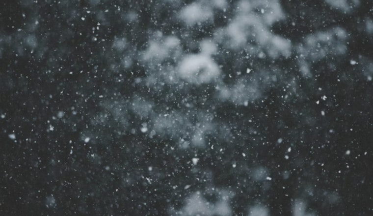 Detroit Braces for Snow Showers and Brisk Winds, Mild Christmas Forecasted