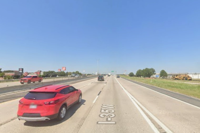 Digital Speed Signs Hit I‑35W In Fort Worth After Deadly Pileup