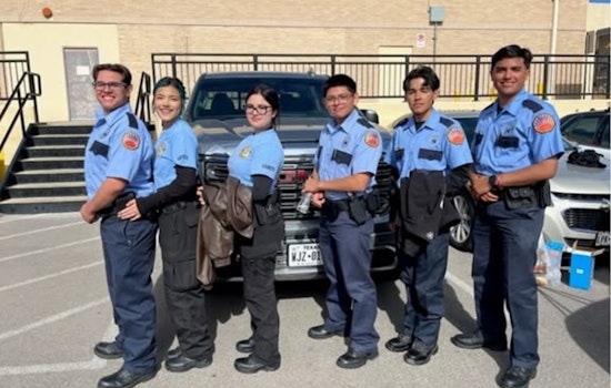 El Paso Police Engage Community and Inspire Youth at Sun Bowl Thanksgiving Parade