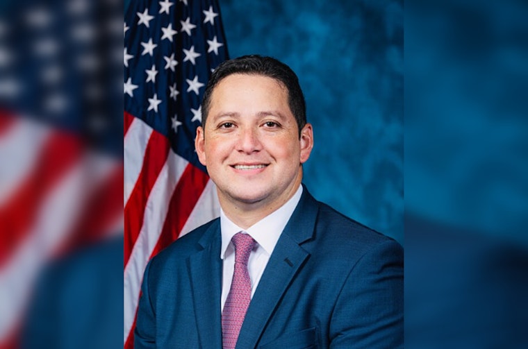 El Paso’s Gonzales Takes Aim At Dark Web Dealers In Bipartisan Drug Crackdown