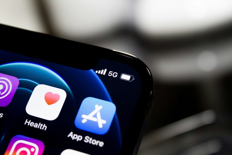 Federal Judge Blocks Texas Law Limiting Children's Access to App Stores, Citing First Amendment Concerns