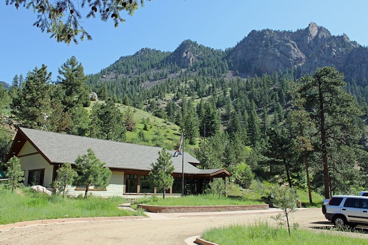 Female Climber Injured in 30-Foot Fall at Eldorado Canyon State Park, Prompting Multi-Agency Rescue Effort