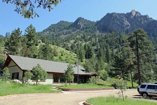 Female Climber Injured in 30-Foot Fall at Eldorado Canyon State Park, Prompting Multi-Agency Rescue Effort