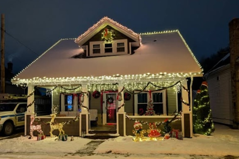 Hebron Village Announces Winners of the Festive Annual Resident Decorating Contest