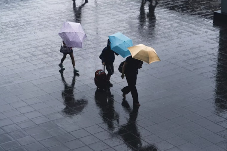 Honolulu Braces for More Unsettled Weather with Flood Watch in Effect for Kauai and Oahu Amid Thunderstorms