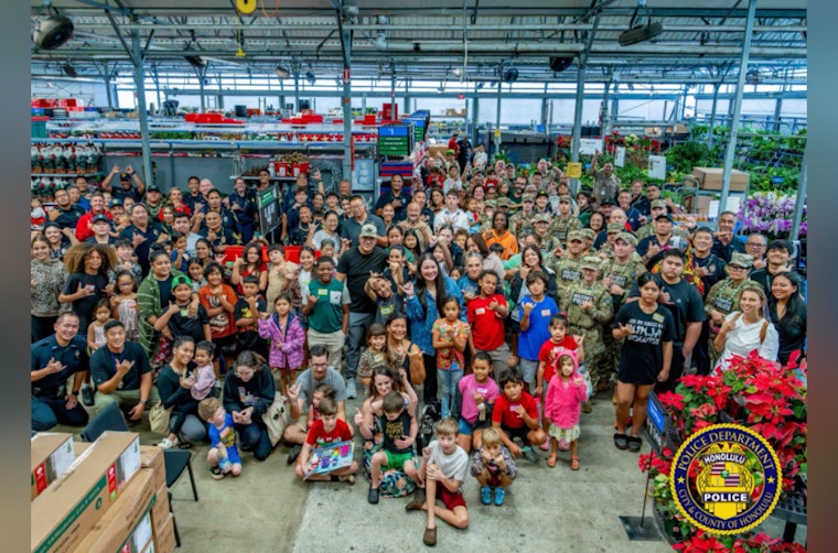 Honolulu Heroes Swap Badges for Carts to Delight Local Keiki at "Shop with a Hero" Event