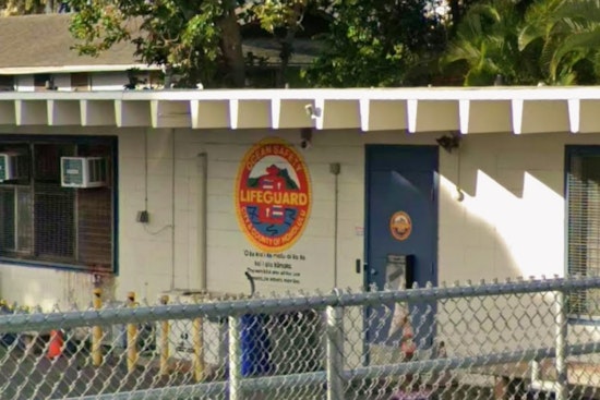 Honolulu Lifeguards Rescue Pregnant Woman At China Walls