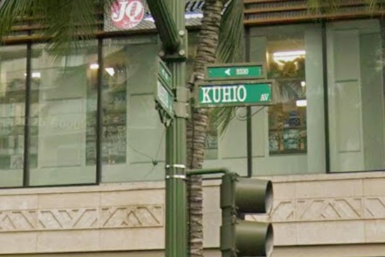 Honolulu Officer Injured During Confrontation with Armed Man in Waikīkī, Suspect Detained for Mental Health Evaluation