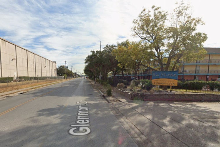 Houston Police Investigate Early Morning Fatal Shooting at Glenmont Drive Apartment Complex