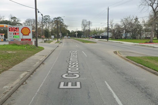 Houston Police Probe Officer-Involved Shooting Amidst Man's Fatal Self-Inflicted Gunshot on East Crosstimbers Street