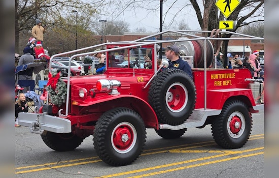 Huntersville Fire Department Honors Tradition with Vintage Firetruck at 43rd North Mecklenburg Holiday Parade