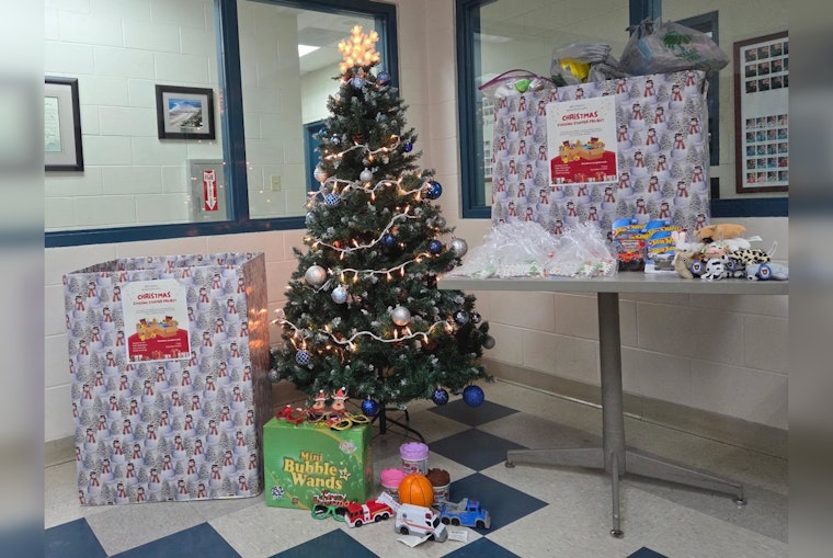 Jacksonville Beach Police Department Warms Hearts with Successful Stocking Stuffer Project for San Pablo Elementary Students
